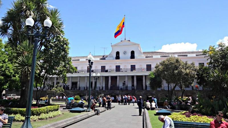 Departamento Junto A La Basilica Voto Nacional - Quito