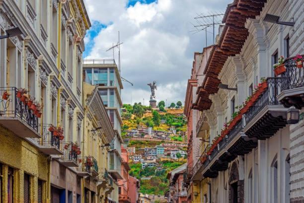 Departamento Junto A La Basilica Voto Nacional - Quito